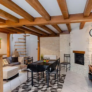 https://la-cour-de-cremieu.hotels-rhonealpes.com